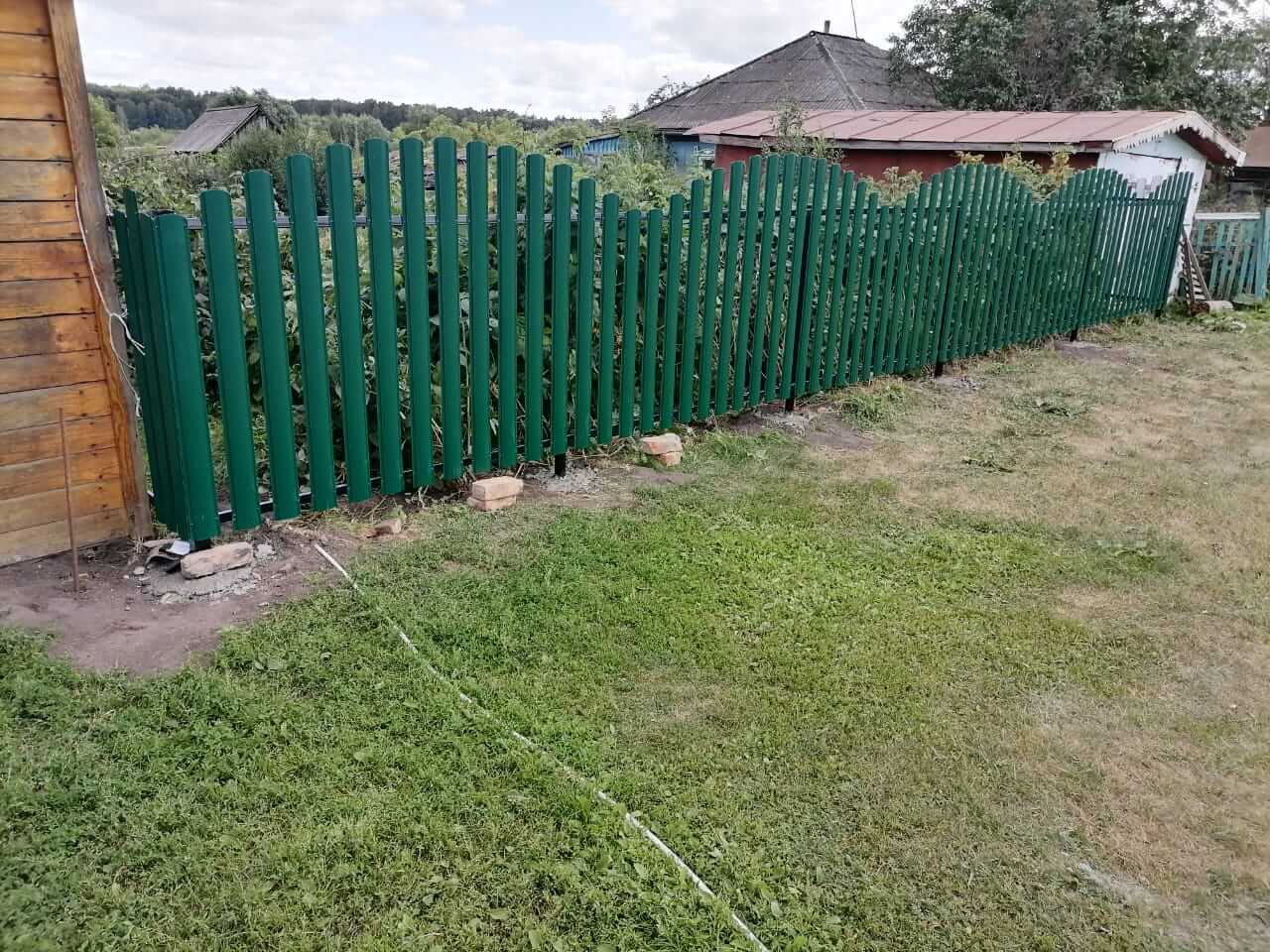 забор из штакетника Зеленый Мох фото1 в Челябинске