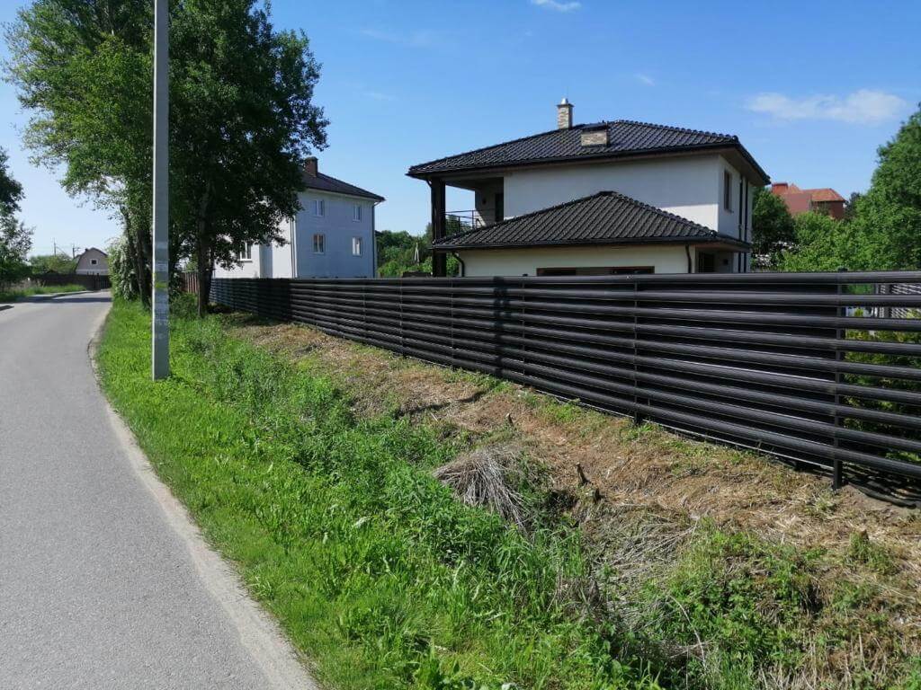 забор из штакетника Черный Стальной Бархат фото1 в Челябинске