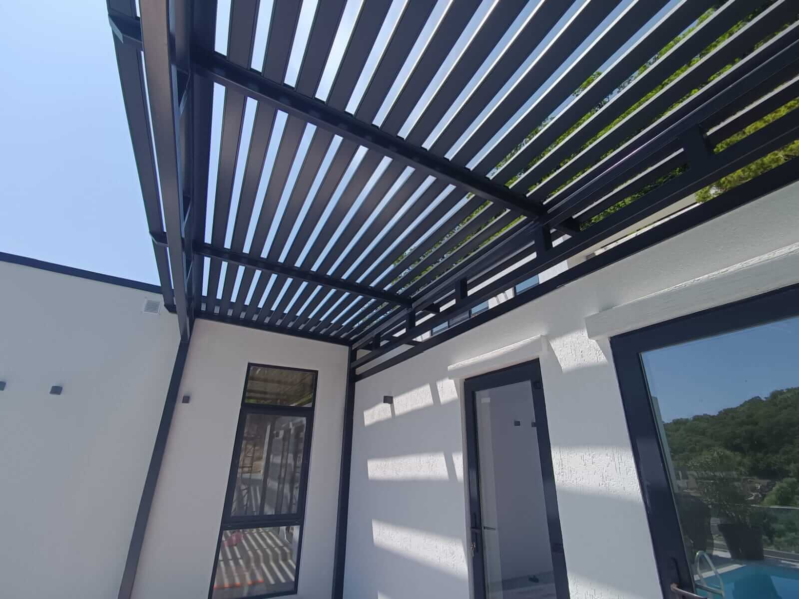 пергола из металлического планкена RAL7024 серый графит фото4 в Челябинске