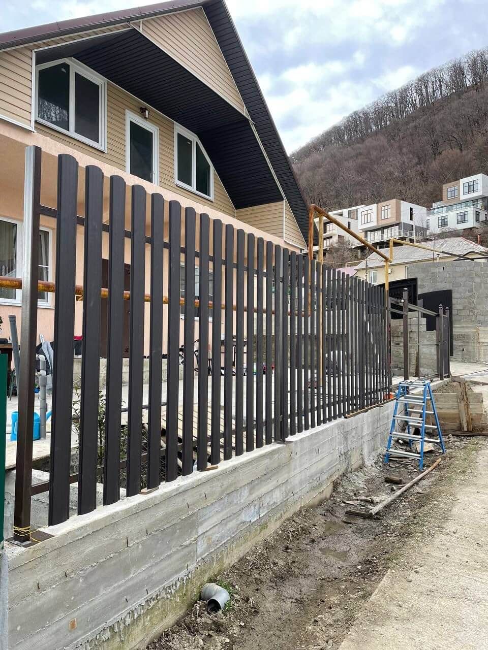Забор из штакетника 35м RAL8019 Темный Шоколад МАТТЕ в Челябинске