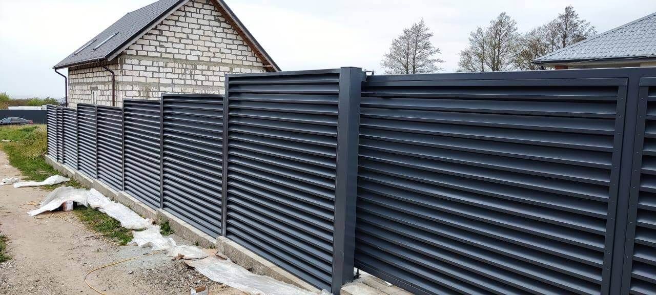 Забор-жалюзи из ламелей ЭКО-Z 24м RAL7024 Серый Графит в Челябинске