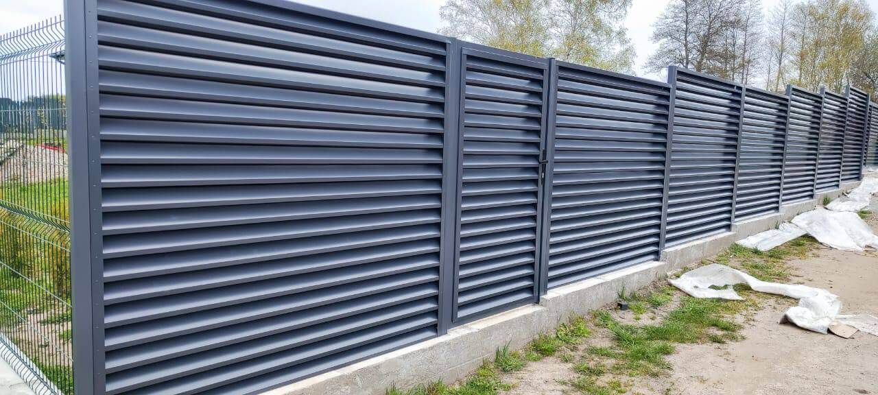 Забор-жалюзи из ламелей ЭКО-Z 24м RAL7024 Серый Графит фото 2 в Челябинске