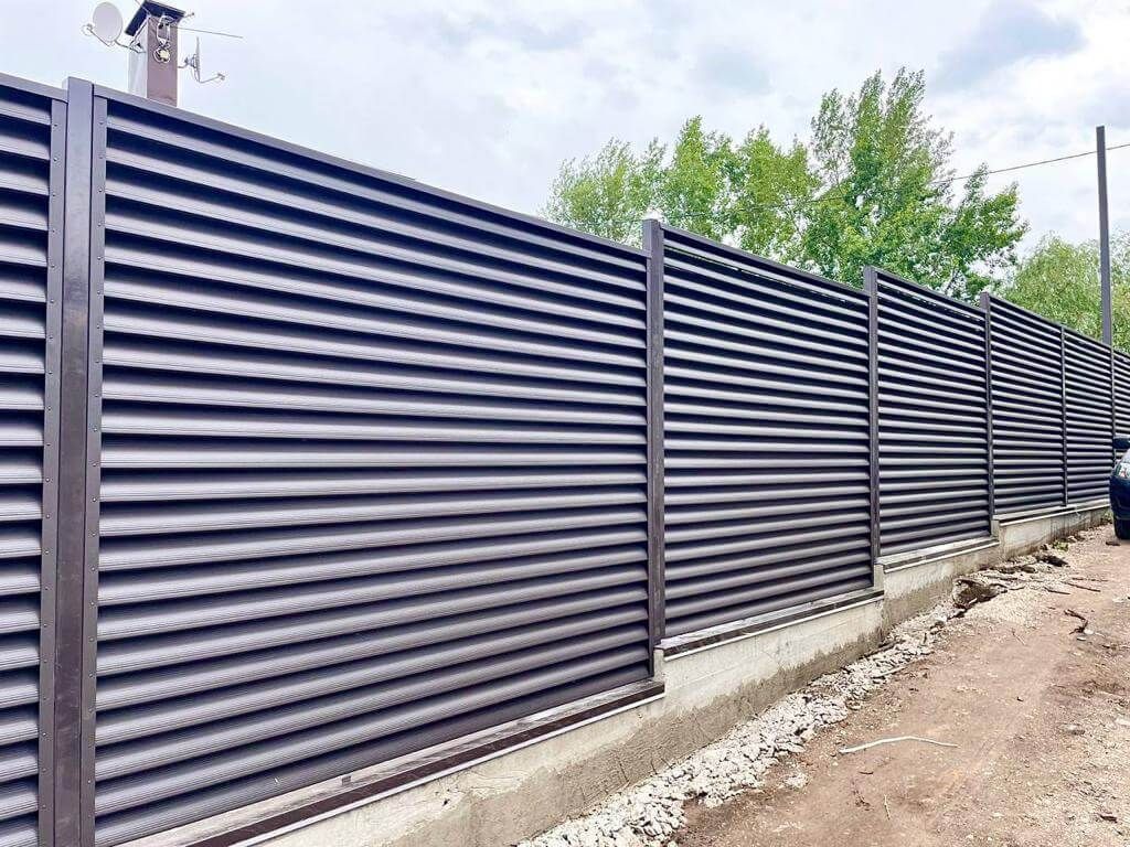 Забор-жалюзи с ламелями еврожалюзи 29м RAL8019/8019 Темный Шоколад МАТТЕ двухсторонний в Челябинске