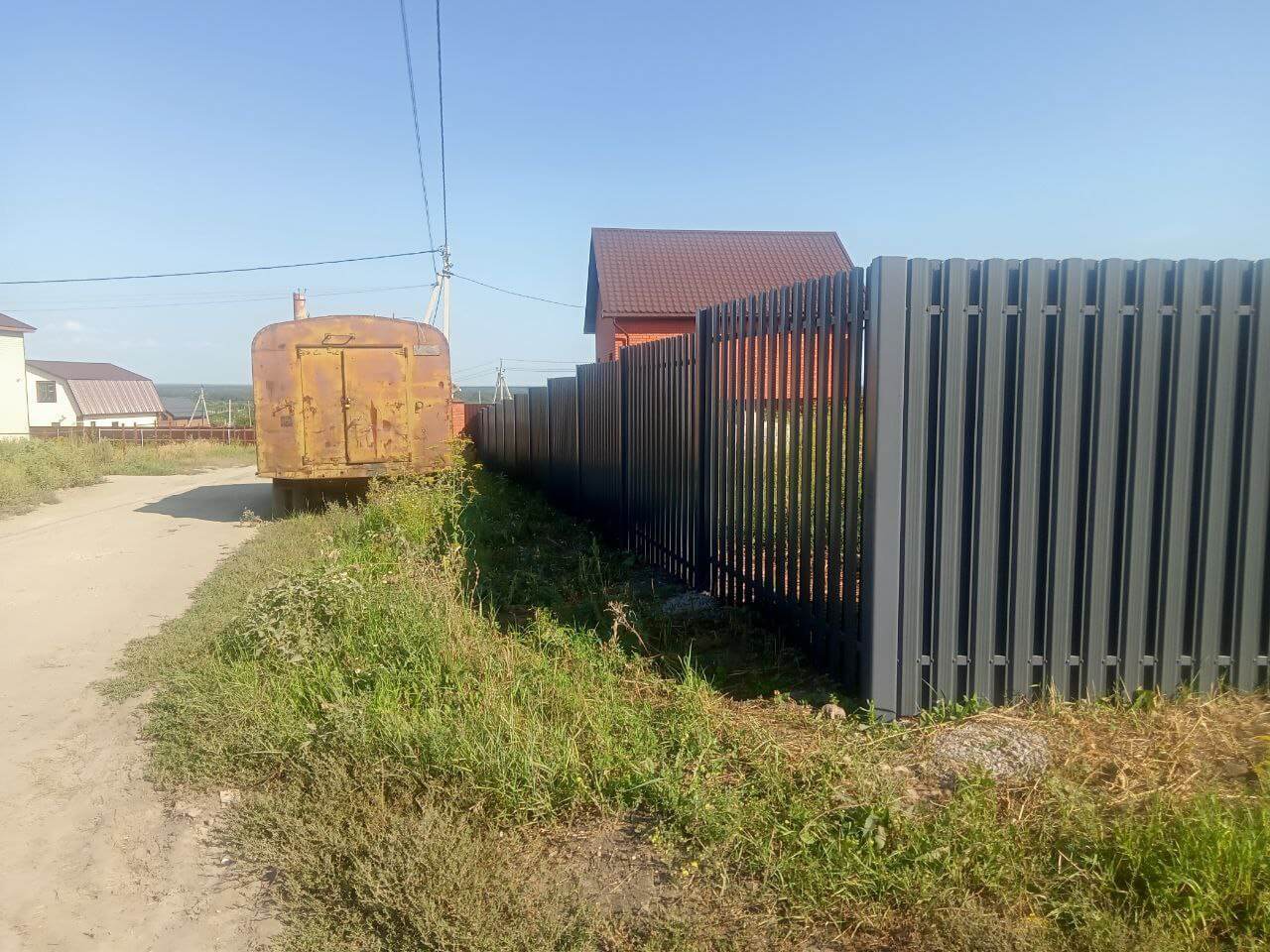 Забор из евроштакетника 21м RAL7024/7024 Серый Графит двусторонний фото 2 в Челябинске
