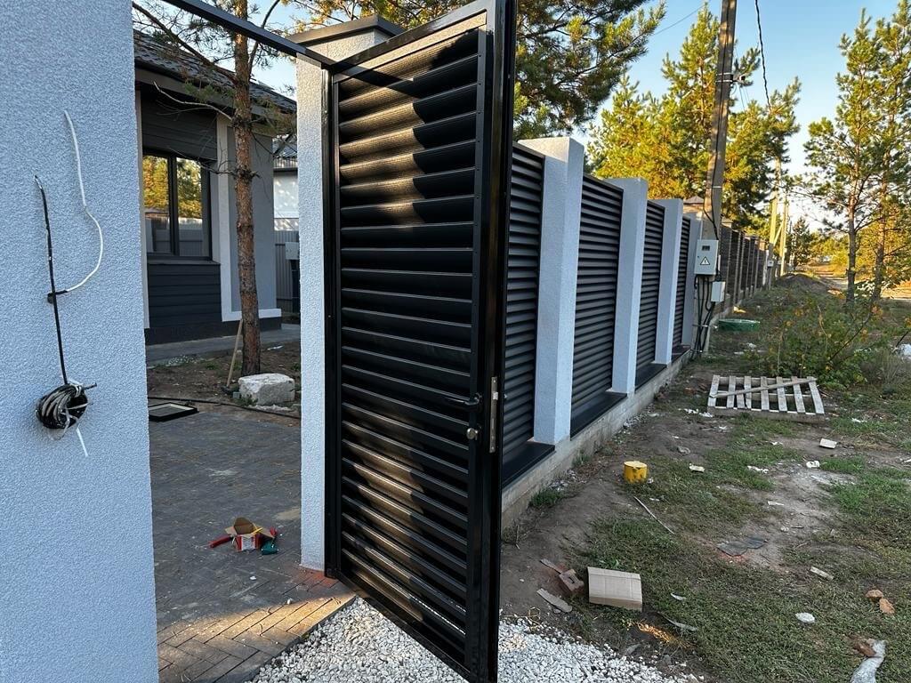 Забор-жалюзи 18м RAL9005/9005 Черный двухсторонний МАТТЕ фото 6 в Челябинске