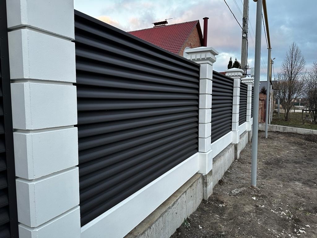 Забор из ламелей Еврожалюзи 35м RAL8019/8019 Темный Шоколад двусторонний MATTE в Челябинске