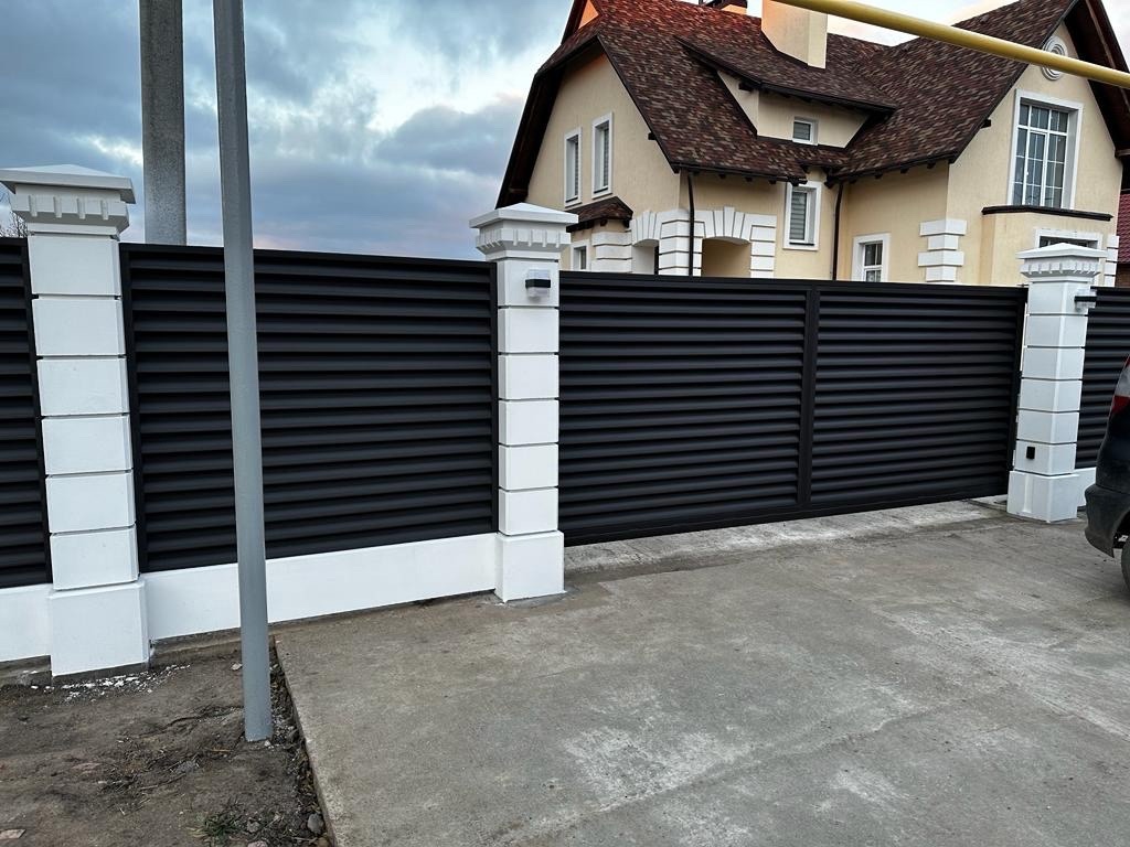 Забор из ламелей Еврожалюзи 35м RAL8019/8019 Темный Шоколад двусторонний MATTE фото 1 в Челябинске