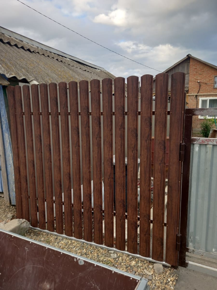 Забор из евроштакетника 2м Античный Дуб SteelArt двусторонний в Челябинске