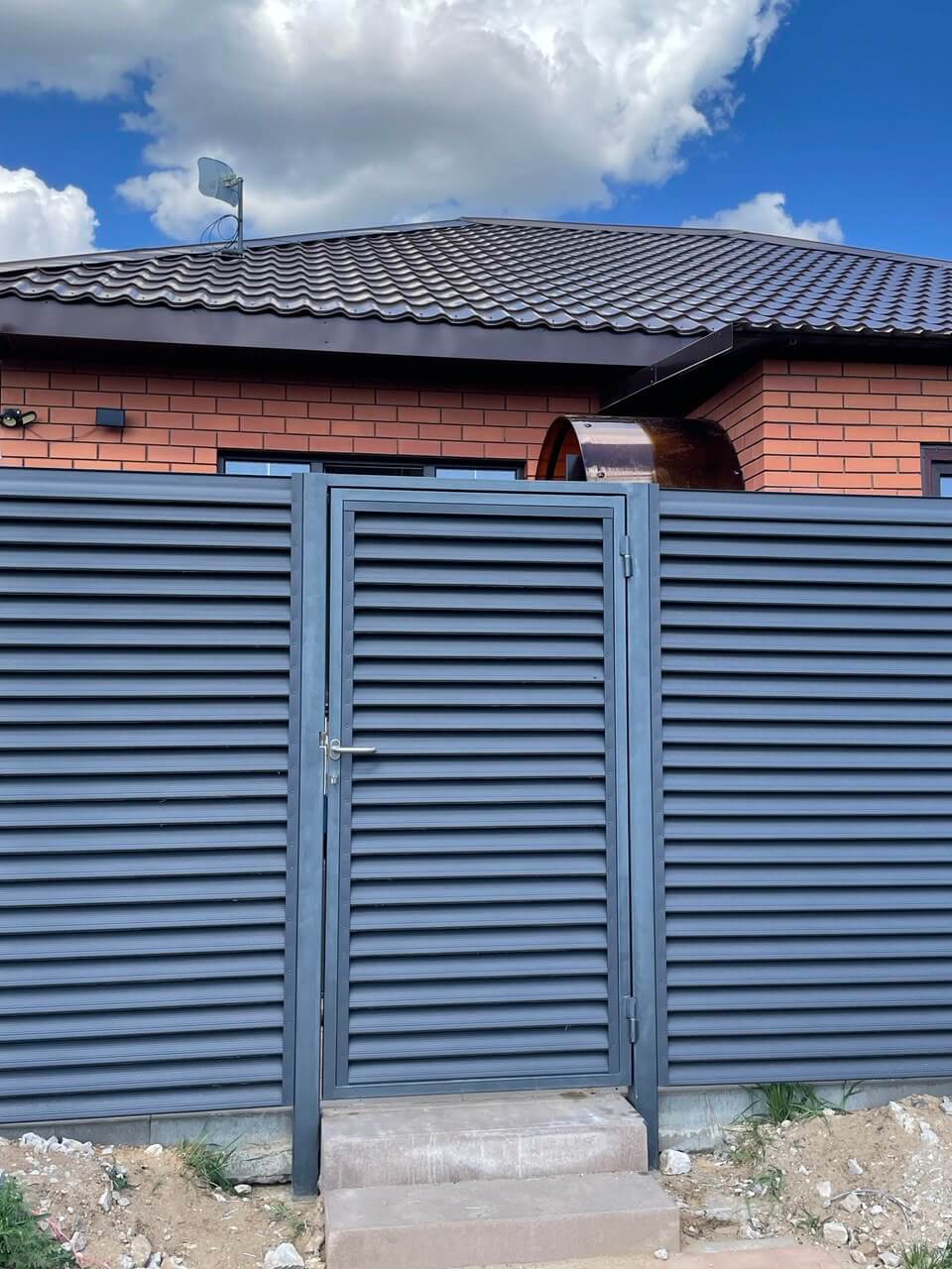 Забор из ламелей еврожалюзи 24м RAL7024 Серый Графит МАТТЕ фото 2 в Челябинске