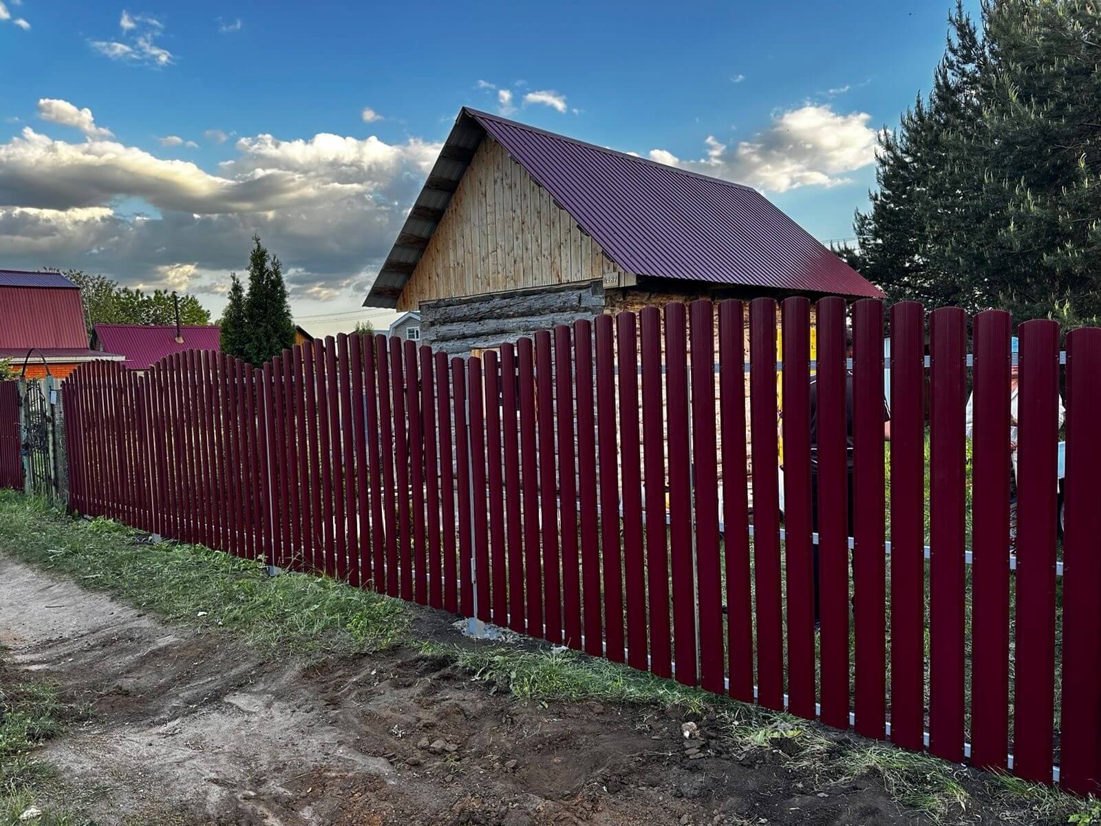 Забор из евроштакетника 28м RAL3005 Красное Вино фото 2 в Челябинске