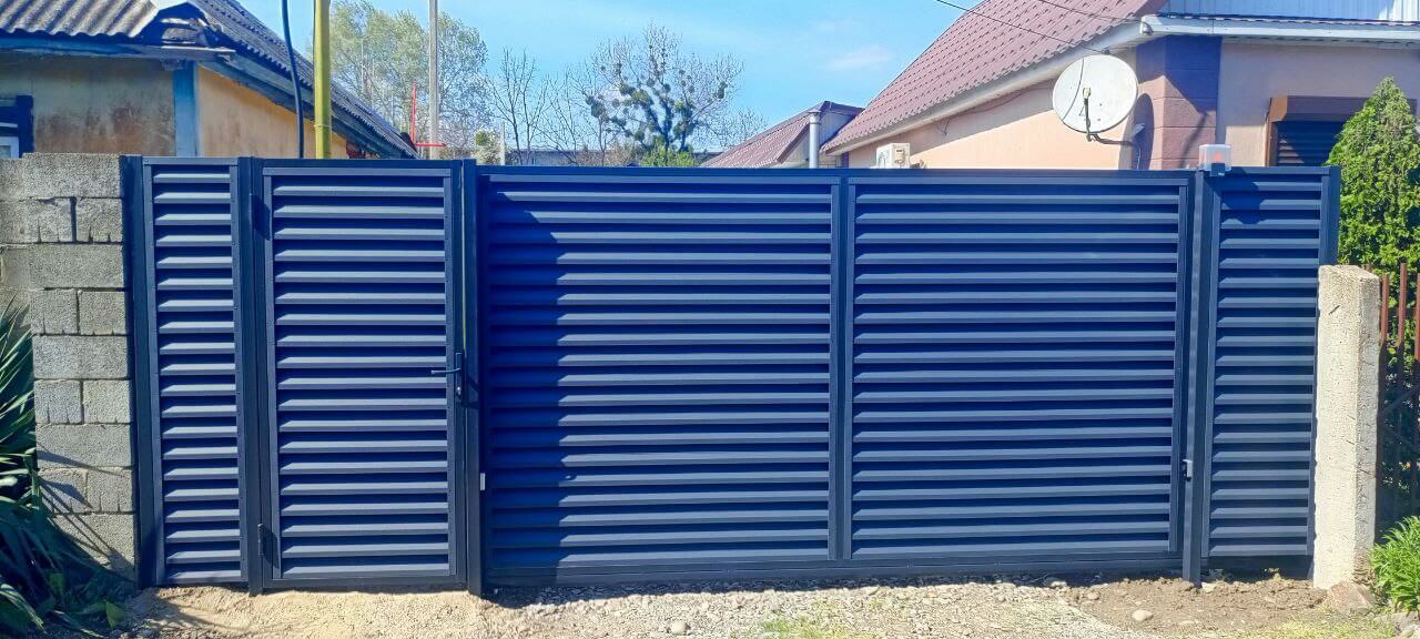 Забор-жалюзи из ламелей Еврожалюзи 53м RAL7024 Серый Графит МАТТЕ фото 1 в Челябинске