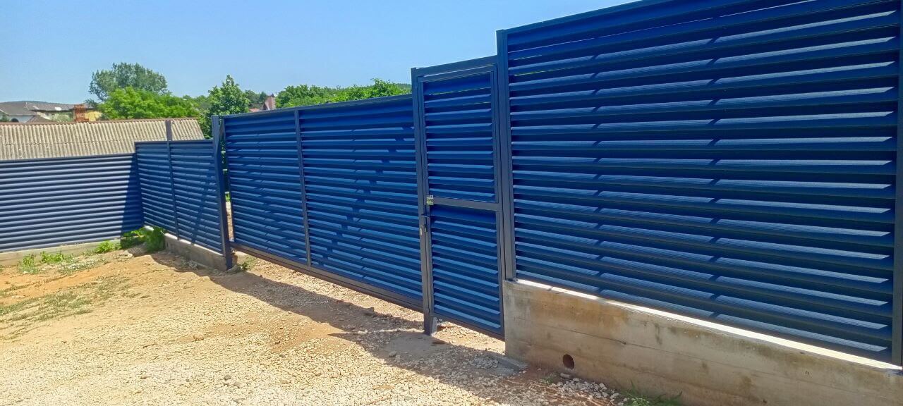 Забор-жалюзи из ламелей Еврожалюзи 53м RAL7024 Серый Графит МАТТЕ фото 15 в Челябинске
