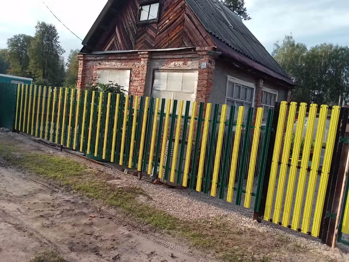 Забор из евроштакетника 13м RAL1018 Желтый фото 1 в Челябинске