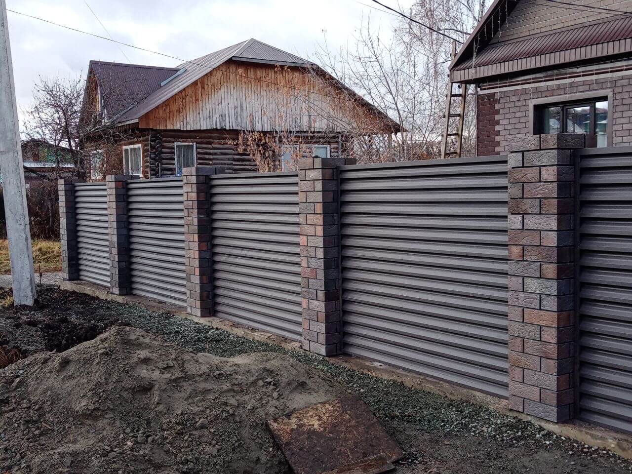 Забор-жалюзи из ламелей ЭКО-Z-US (усиленные) 30м RAL8019/8019 Темный Шоколад двусторонний МАТТЕ в Челябинске
