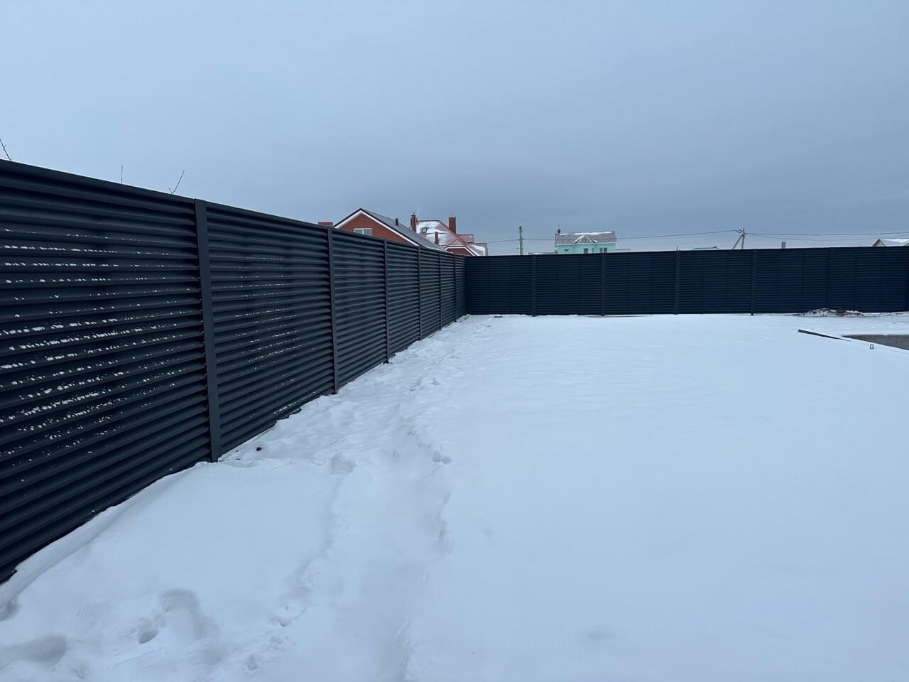 Забор-жалюзи из ламелей ЭКО-Z 130м RAL9005 Черный МАТТЕ фото 3 в Челябинске