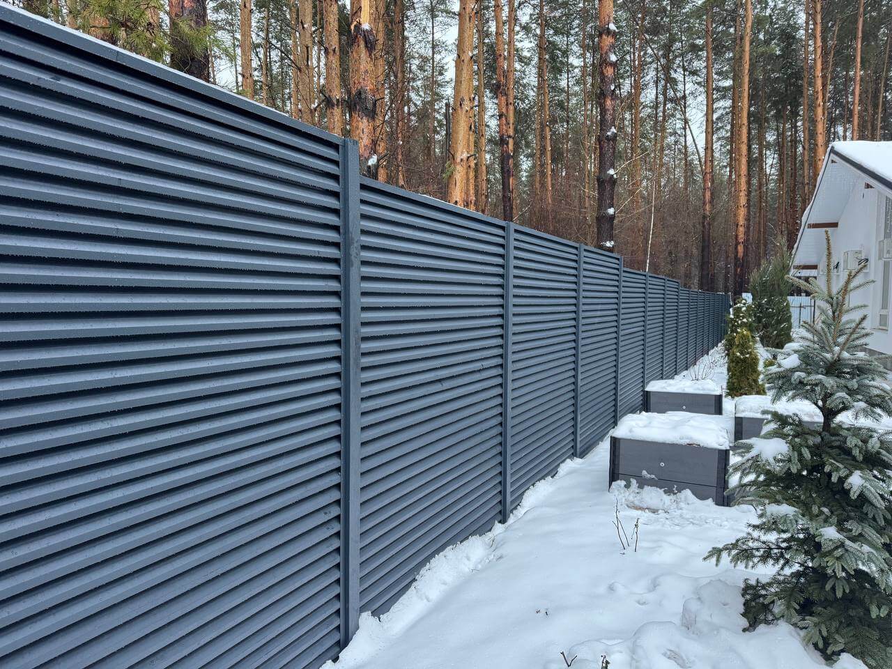 Забор-жалюзи из ламелей ЭКО-Z-US 54м RAL7024/7024 Серый Графит двусторонний МАТТЕ в Челябинске