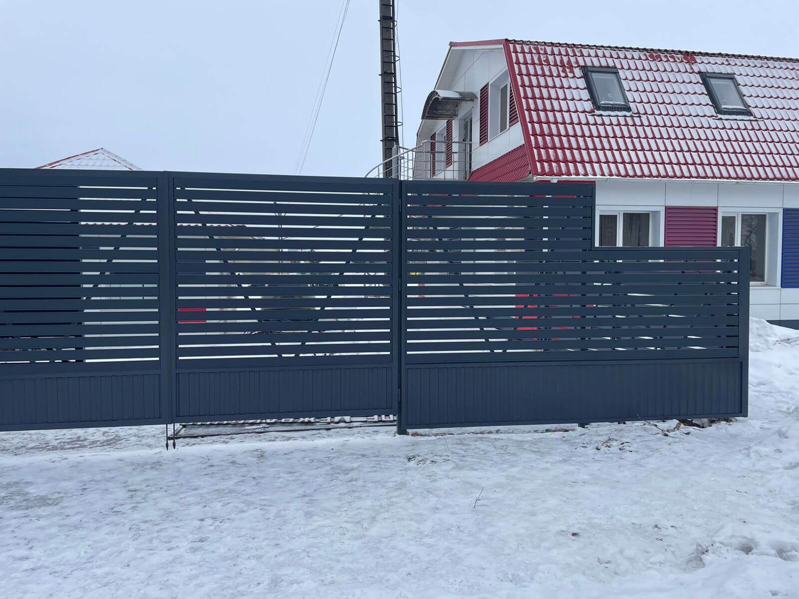 Забор-ранчо из металлического планкена 11м RAL7024 Серый Графит фото 1 в Челябинске