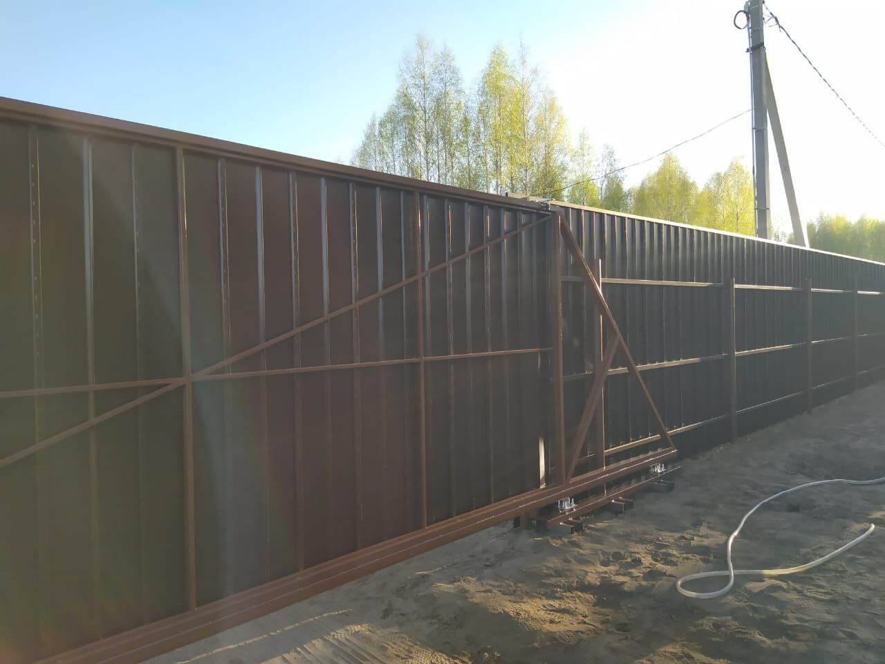 Забор из металлосайдинга ЕВРО-БРУС 25м Темный Каштан 3D Принтек фото 4 в Челябинске