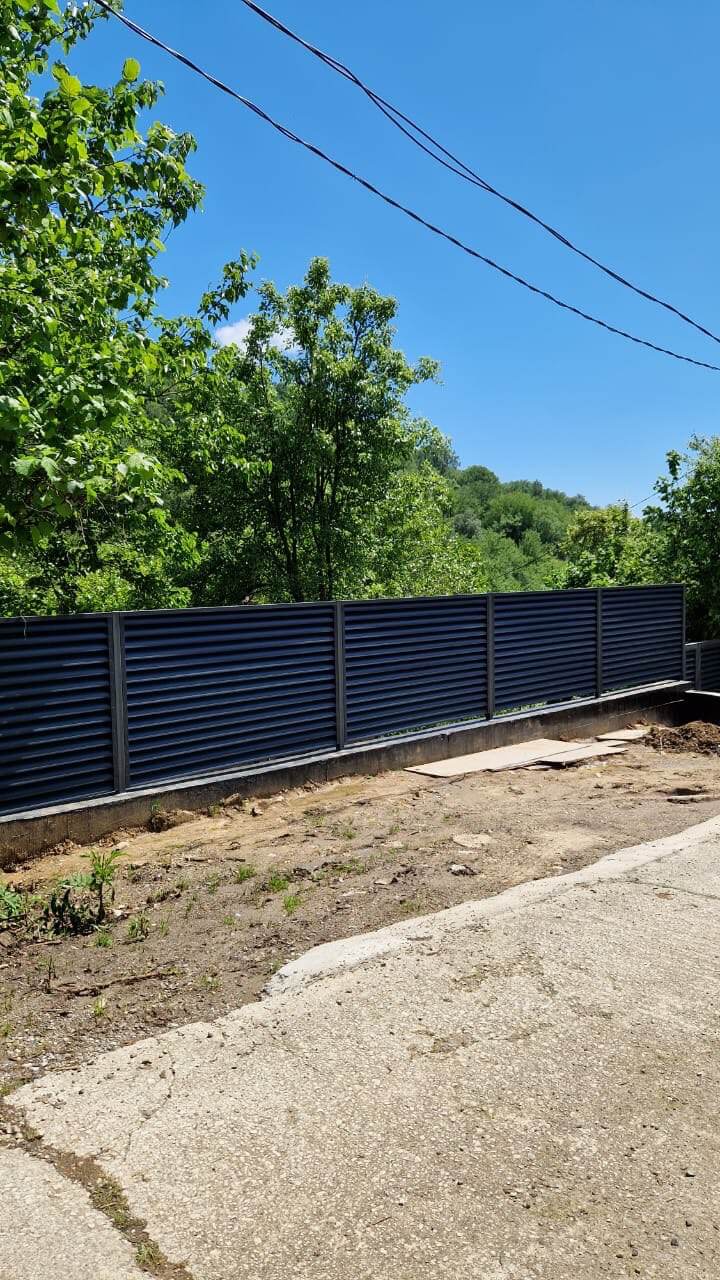 Забор-жалюзи из ламелей еврожалюзи 23м RAL7024/7024 Серый Графит двусторонний МАТТЕ фото 2 в Челябинске