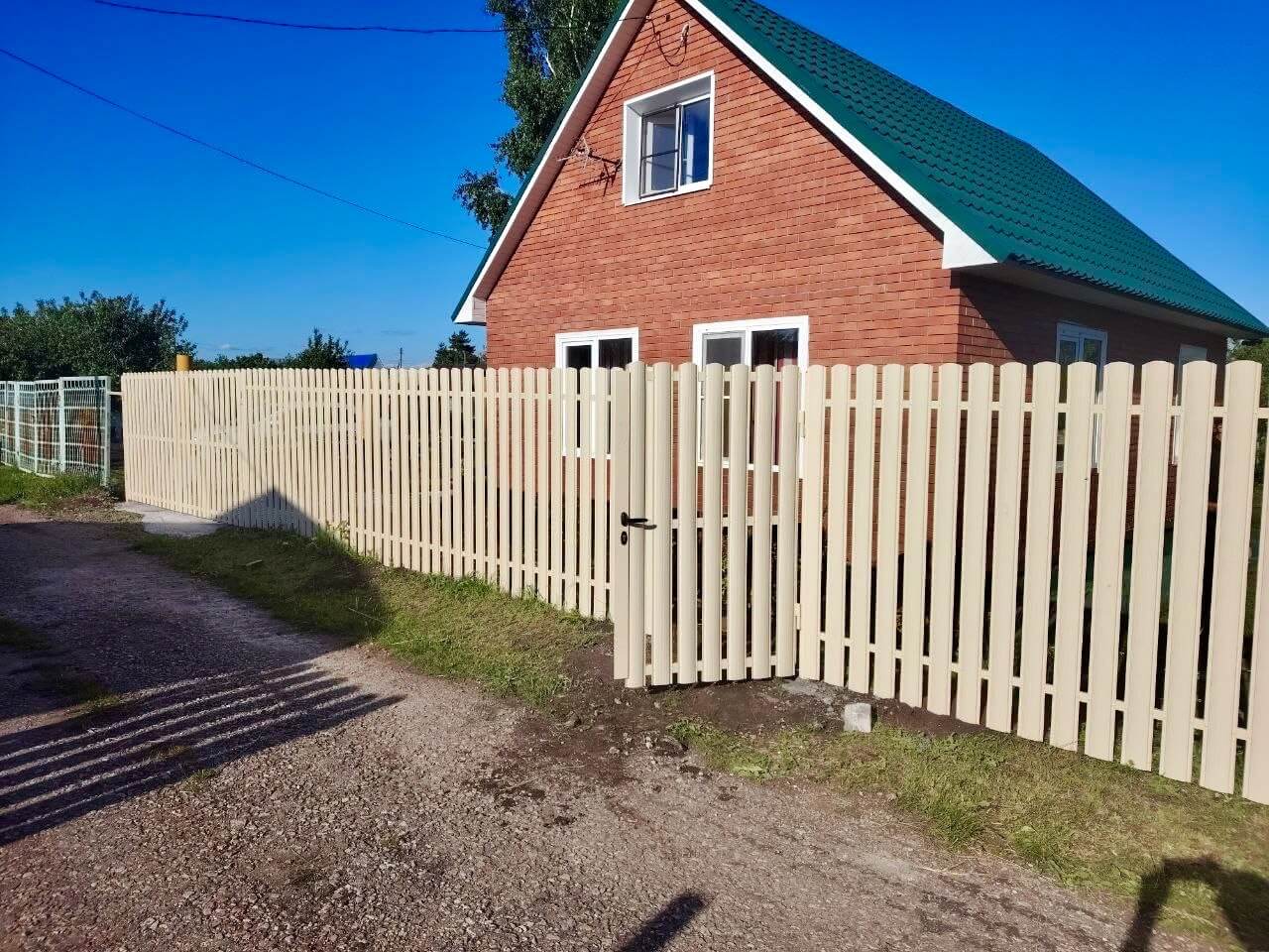 Забор из евроштакетника 16м RAL1015/1015 Слоновая Кость двусторонний фото 1 в Челябинске