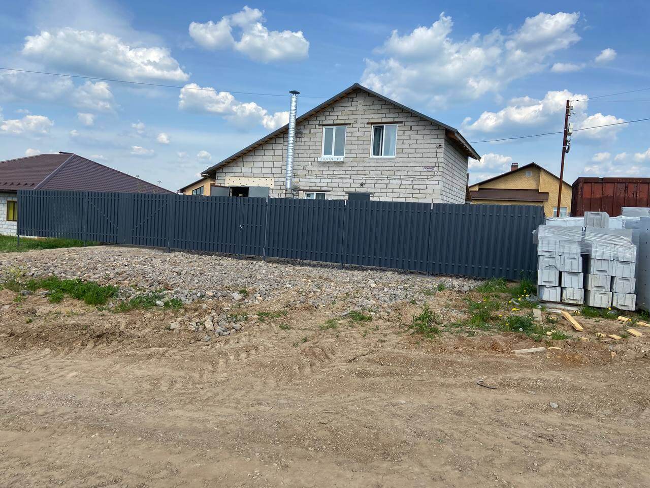Забор из евроштакетника 16м RAL7024 Серый Графит фото 6 в Челябинске
