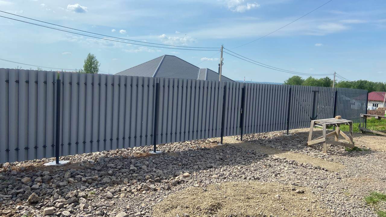 Забор из евроштакетника 16м RAL7024 Серый Графит фото 2 в Челябинске