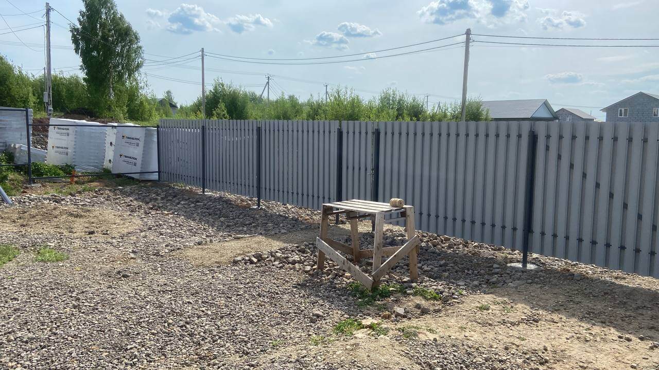Забор из евроштакетника 16м RAL7024 Серый Графит фото 1 в Челябинске