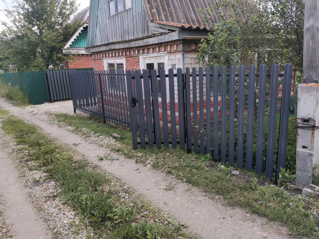 Забор из евроштакетника 7м RAL7024/7024 Серый Графит двусторонний фото 3 в Челябинске