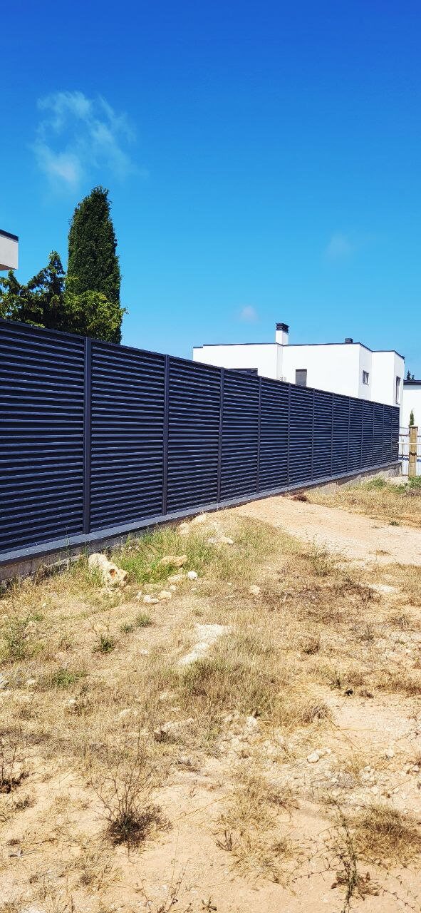 Забор-жалюзи 65м RAL7024/7024 Серый Графит МАТТЕ двусторонний фото 6 в Челябинске
