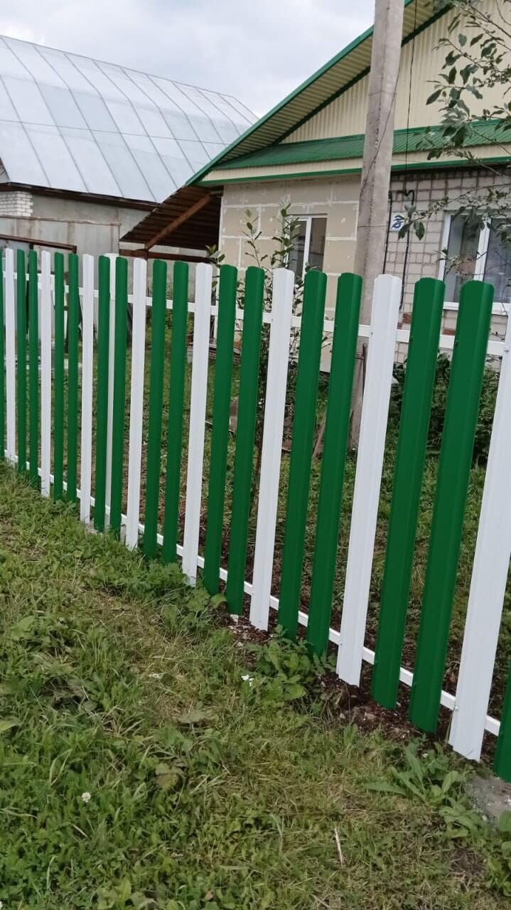Забор из евроштакетника 10м RAL9003 Белый, RAL6029 Зеленая Мята фото 2 в Челябинске