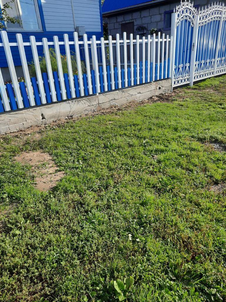 Забор из евроштакетника 14м RAL9003 Белый, RAL5005 Синий Сигнал фото 3 в Челябинске