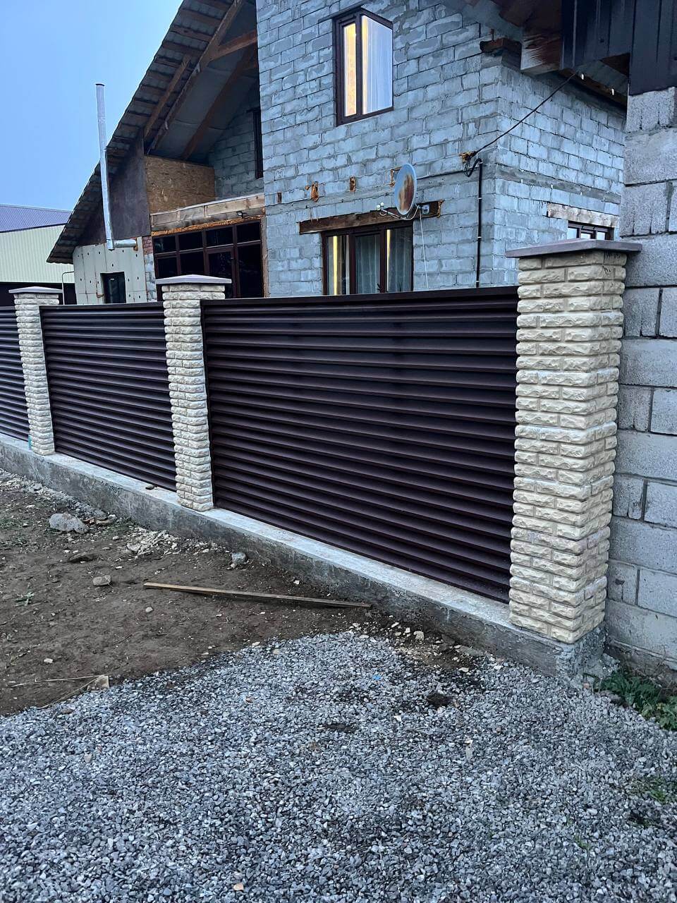 Забор-жалюзи из ламелей ЭКО-Z 18м RAL8017/8017 Шоколад двусторонний фото 2 в Челябинске