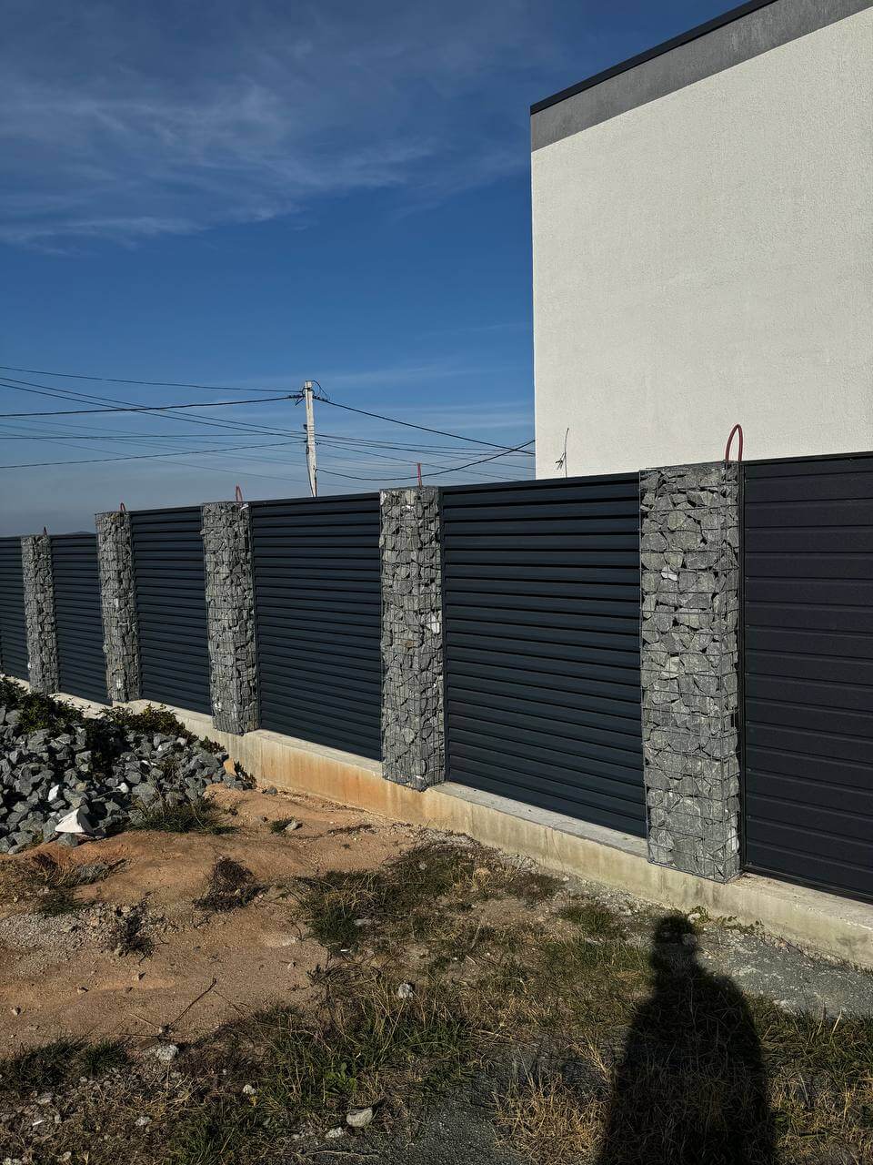 Забор-жалюзи из ламелей ЭКО-Z-US усиленных 36м RAL7024/7024 Серый Графит двусторонний МАТТЕ фото 6 в Челябинске
