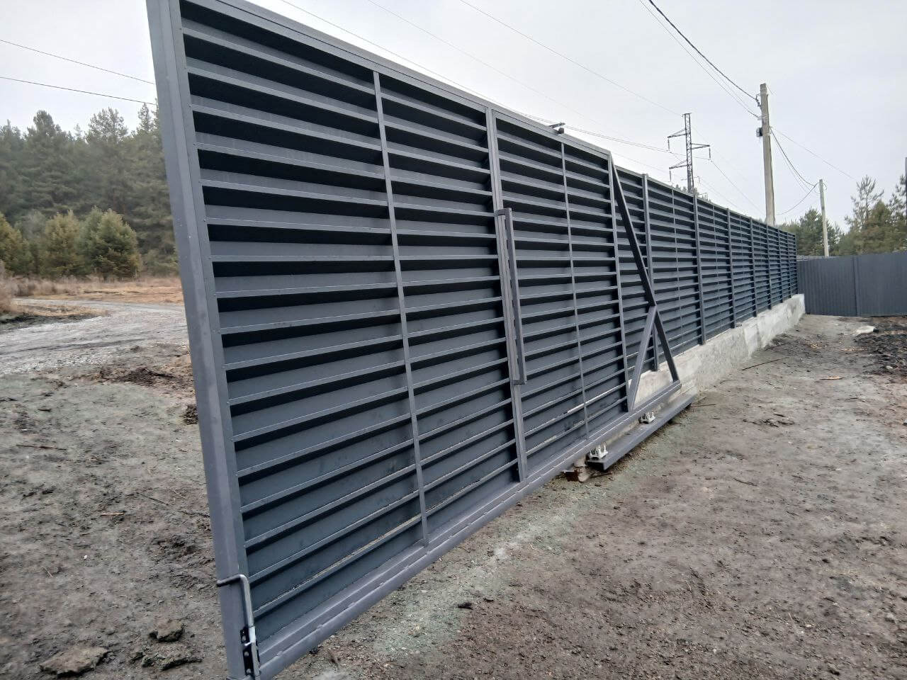 Забор-жалюзи из ламелей Хай-Тек 37м RAL7024/7024 Серый Графит двусторонний МАТТЕ фото 7 в Челябинске