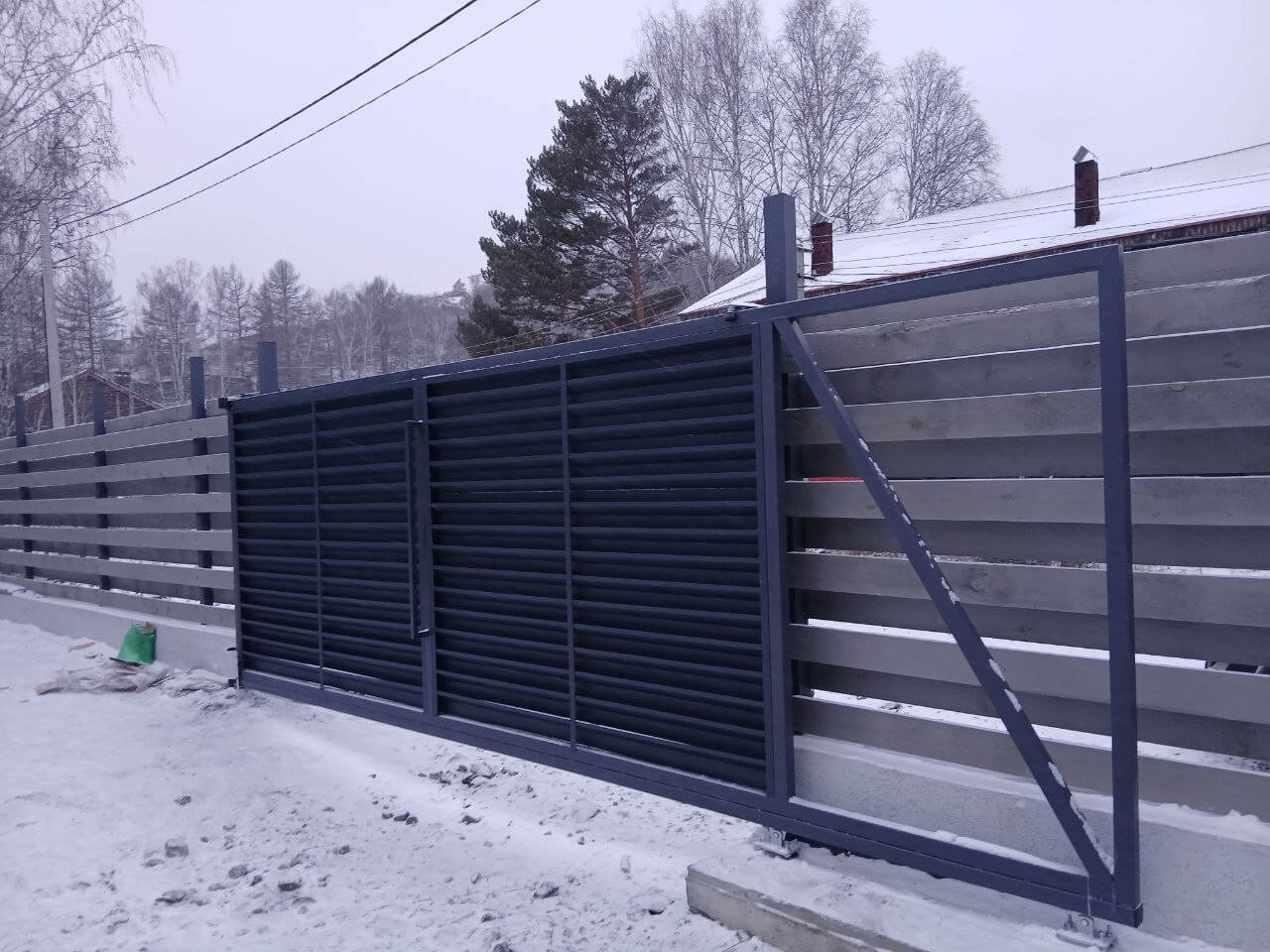 Входная группа из ламелей Хай-Тек RAL7024/7024 Серый Графит двусторонний МАТТЕ фото 4 в Челябинске