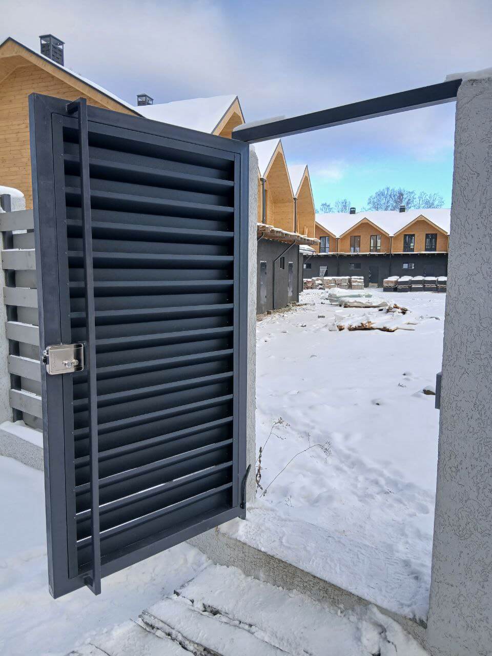 Входная группа из ламелей Хай-Тек RAL7024/7024 Серый Графит двусторонний МАТТЕ фото 21 в Челябинске