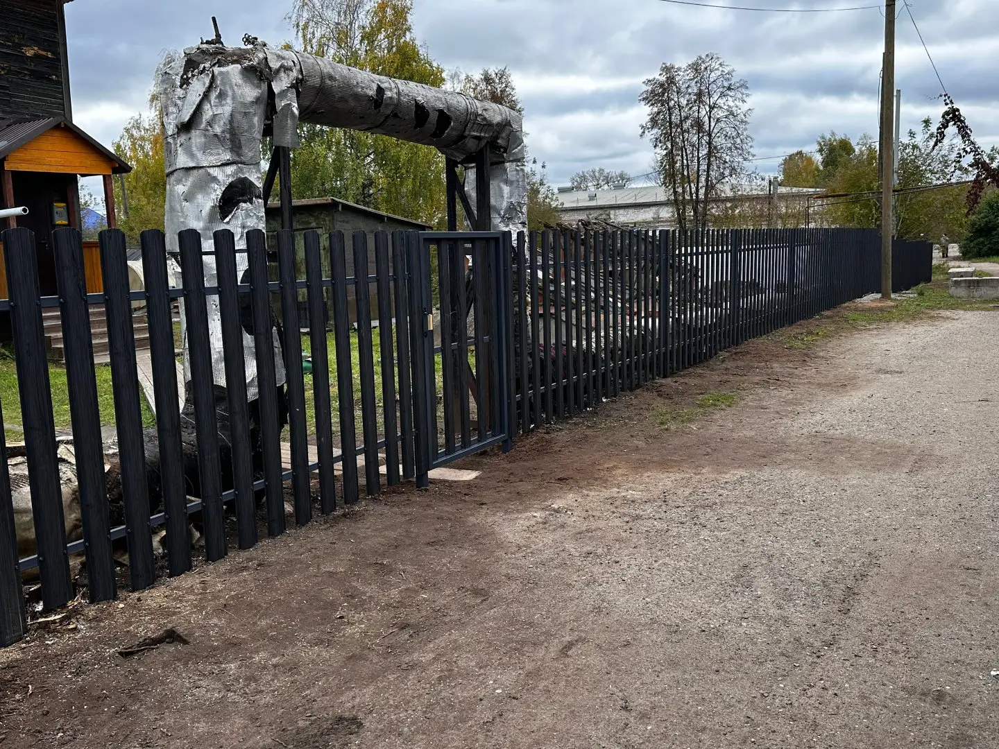 Забор из евроштакетника 63м Черное Дерево 3D Принтек фото 5 в Челябинске