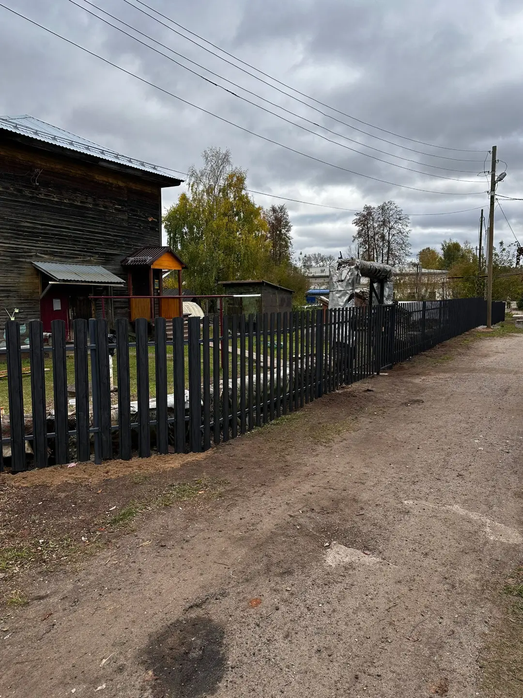 Забор из евроштакетника 63м Черное Дерево 3D Принтек фото 3 в Челябинске