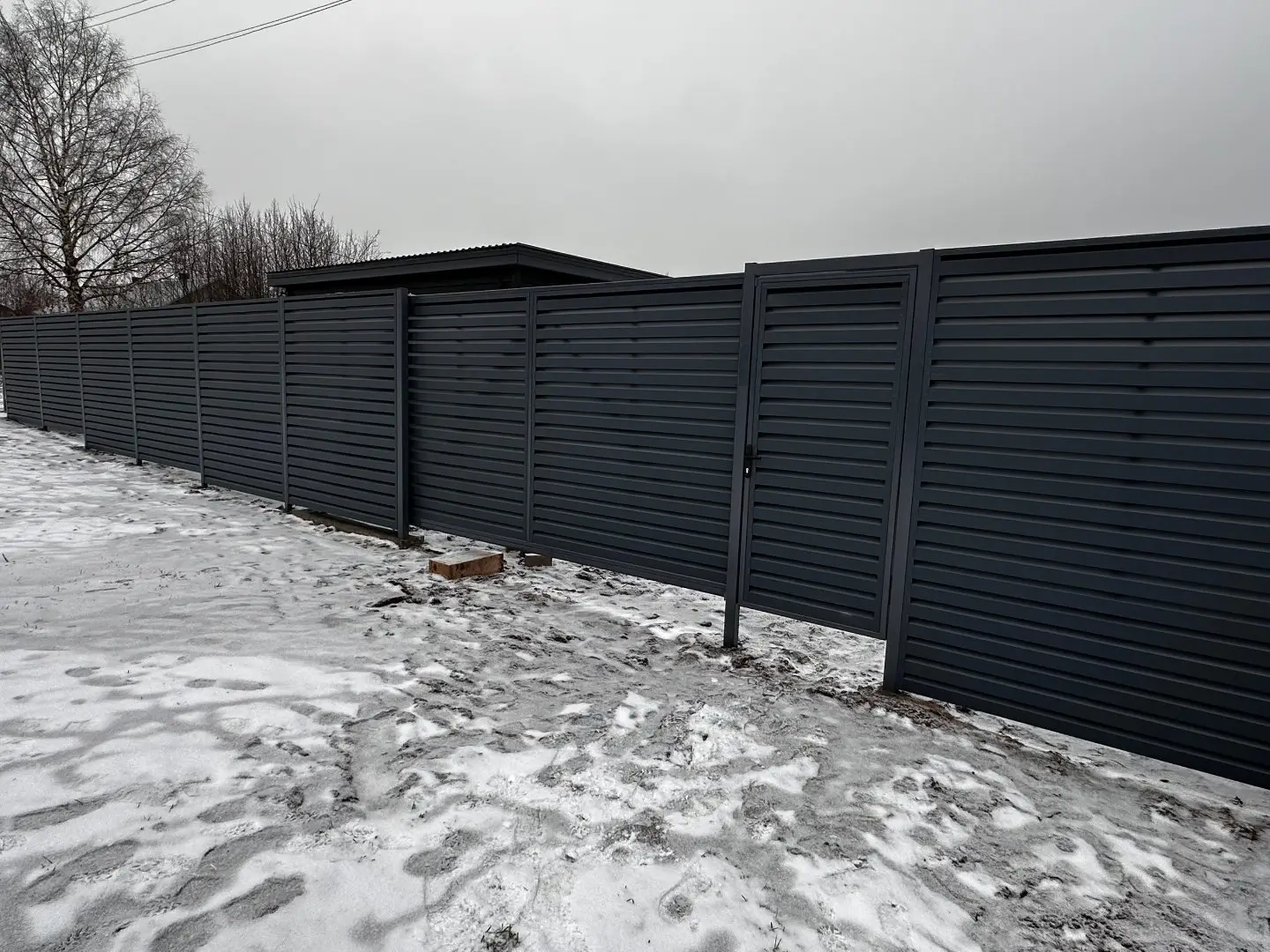 Забор-жалюзи из ламелей Хай-Тек 20м RAL7024/7024 Серый Графит двусторонний МАТТЕ фото 4 в Челябинске