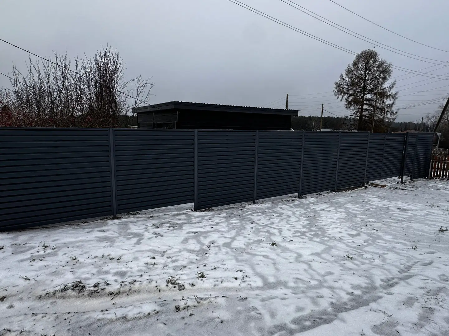 Забор-жалюзи из ламелей Хай-Тек 20м RAL7024/7024 Серый Графит двусторонний МАТТЕ фото 3 в Челябинске