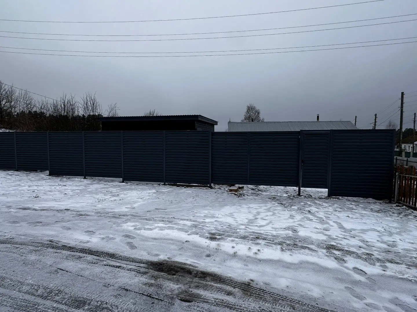 Забор-жалюзи из ламелей Хай-Тек 20м RAL7024/7024 Серый Графит двусторонний МАТТЕ фото 1 в Челябинске