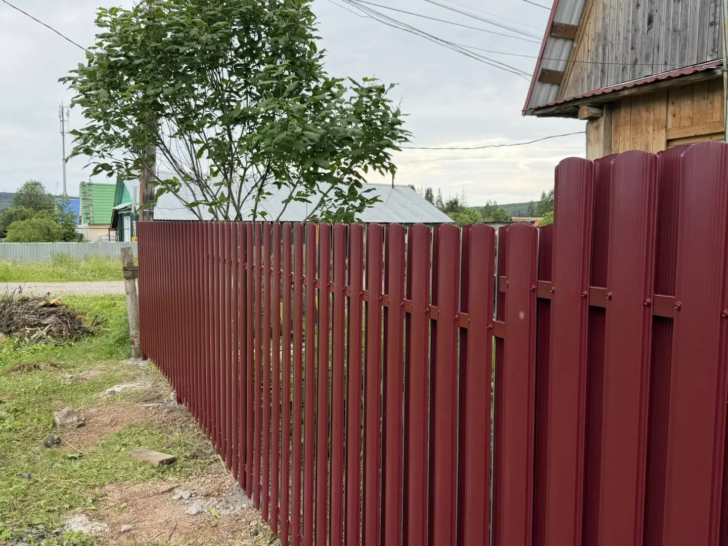 Забор из евроштакетника 24м RAL3005/3005 Красное Вино двусторонний фото 2 в Челябинске