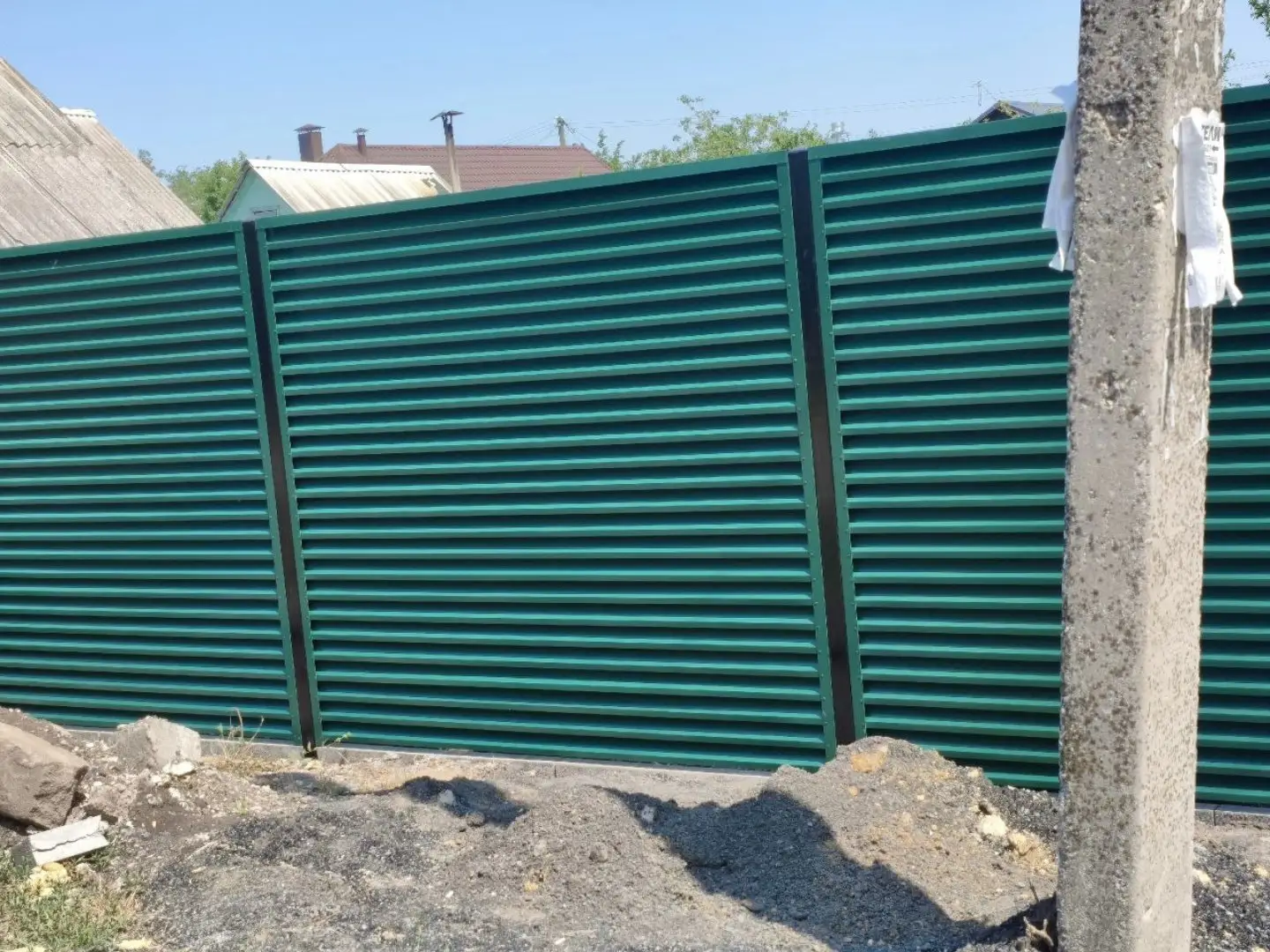 Забор-жалюзи из ламелей ЭКО-Z 24м RAL6005 Зеленый Мох фото 1 в Челябинске