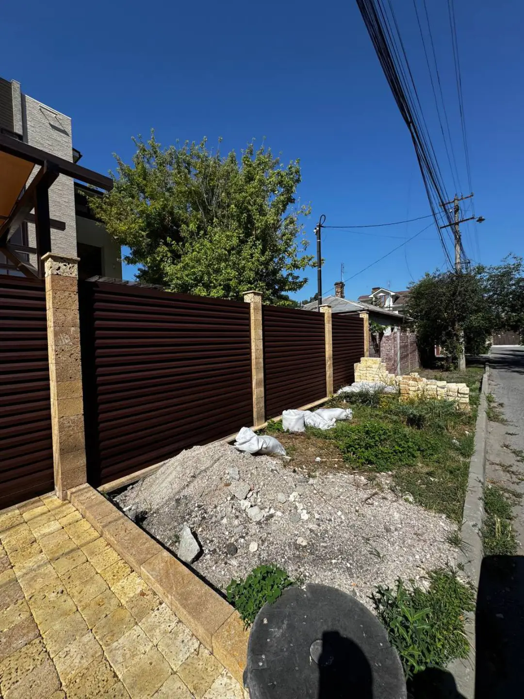 Забор-жалюзи из ламелей Реснички 12м RAL8017 Шоколад МАТТЕ фото 5 в Челябинске